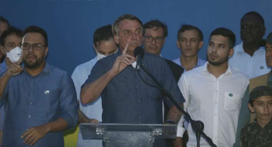 Bolsonaro diz que ‘governador que fechar estado’ deverá bancar auxílio emergencial