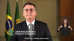 Bolsonaro pede na TV 'volta à normalidade' e fim do 'confinamento