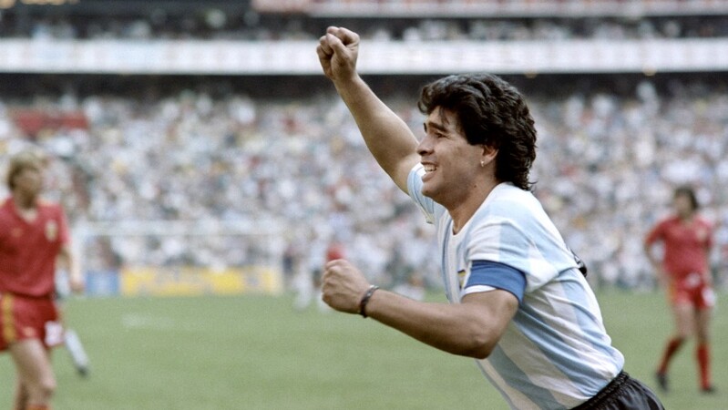 O futebol está de luto. Morreu Diego Maradona