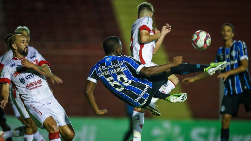 Em jogo agitado, Grêmio empata com o São Luiz pelo Campeonato Gaúcho