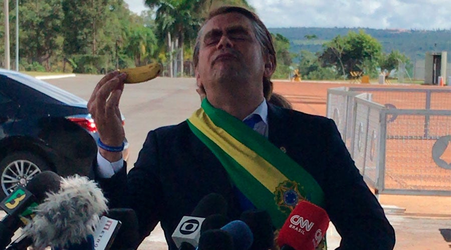 Jornalistas viram as costas e deixam entrevista após Bolsonaro escalar