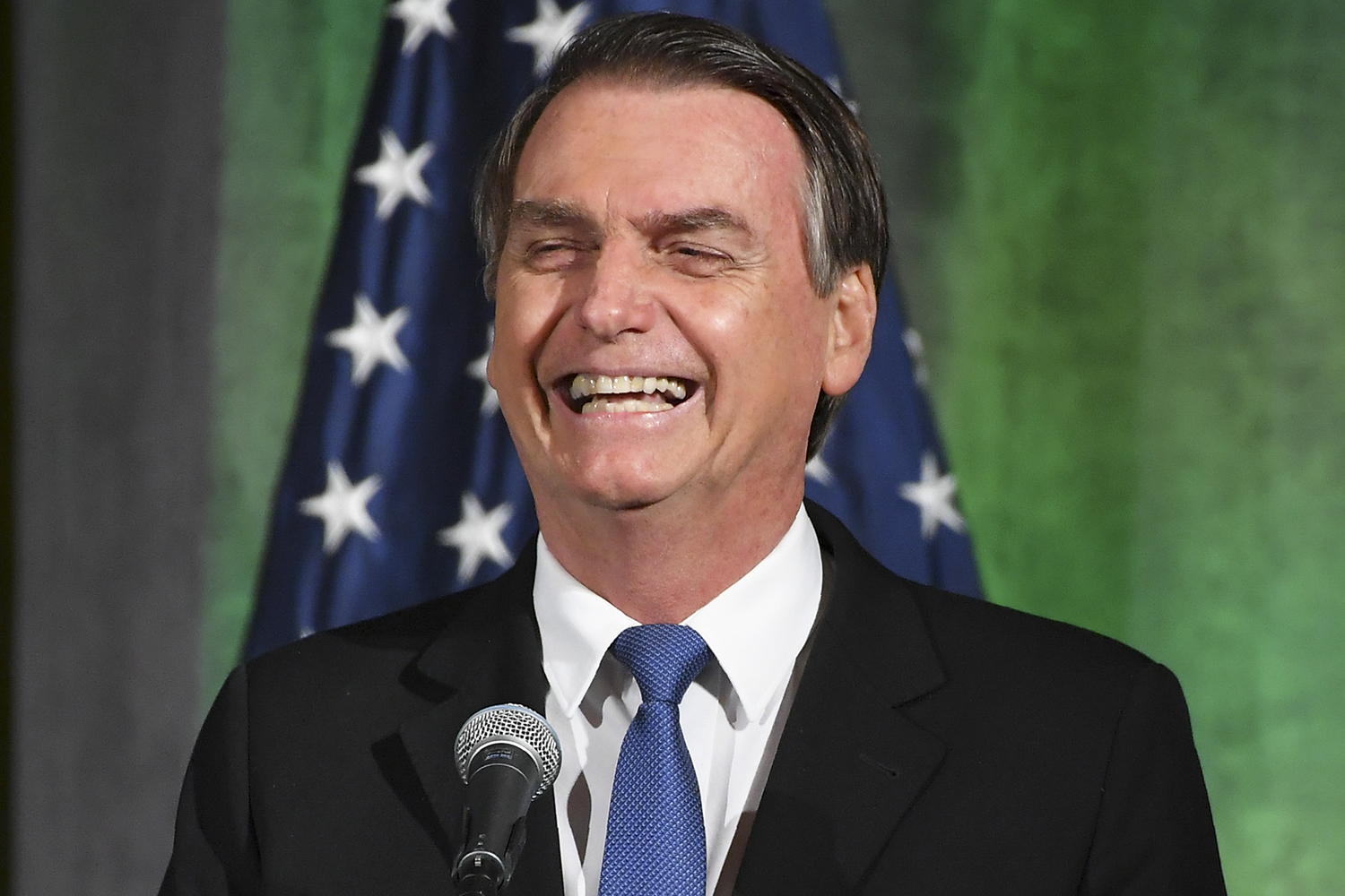 “ACABOU!” É o fim da mamata, Bolsonaro corta 60% da verba da TV Globo