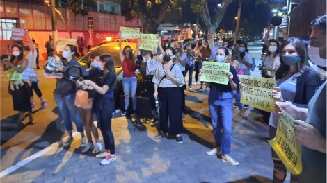 Secretário de Doria defende suspensão de aulas, pais protestam em frente à sua casa e ele volta atrás