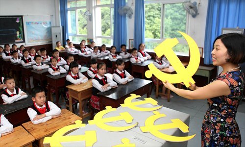 China força professores cristãos a renunciar à fé