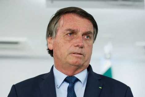 Para barrar o aumento, Bolsonaro zera PIS e Cofins do diesel e do gás de cozinha