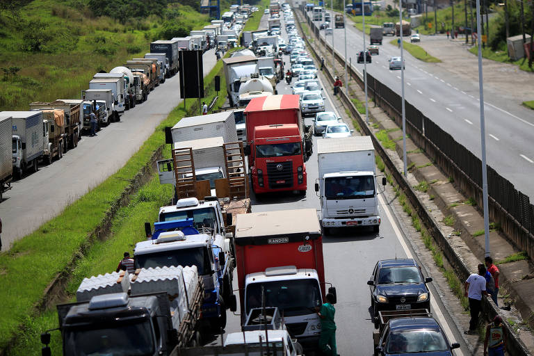 Líder dos caminhoneiros diz que categoria deve parar se governadores