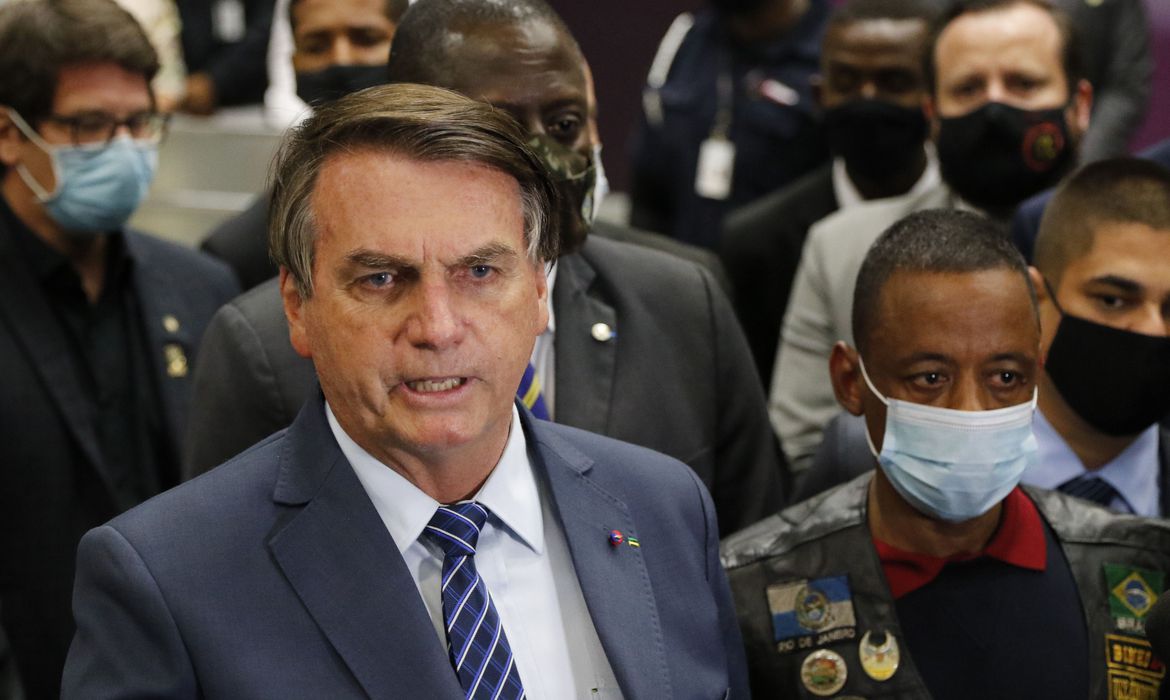 ‘Querem dar a direção do Brasil para um corrupto, cachaceiro’, diz Bolsonaro