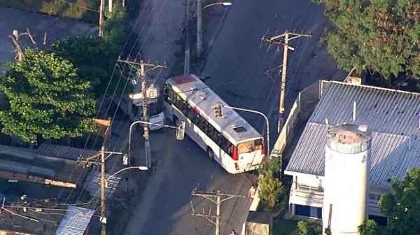 Os traficantes, os sequestros de ônibus em favela do Rio, a aflição dos moradores e a posição do STF